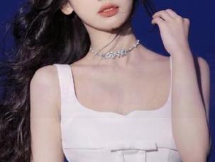 语画界 – 在无圣光的映衬下，沐若昕修女作品散发神秘而迷人的气息