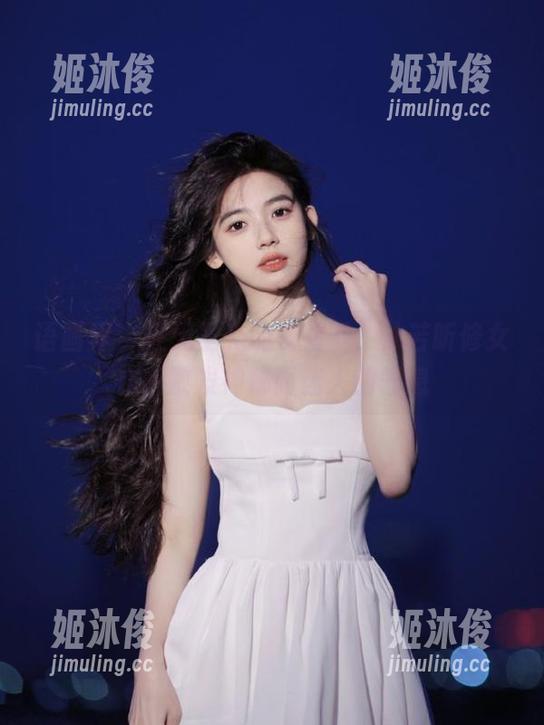 语画界-沐若昕 语画界 - 在无圣光的映衬下,沐若昕修女作品散发神秘而迷人的气息