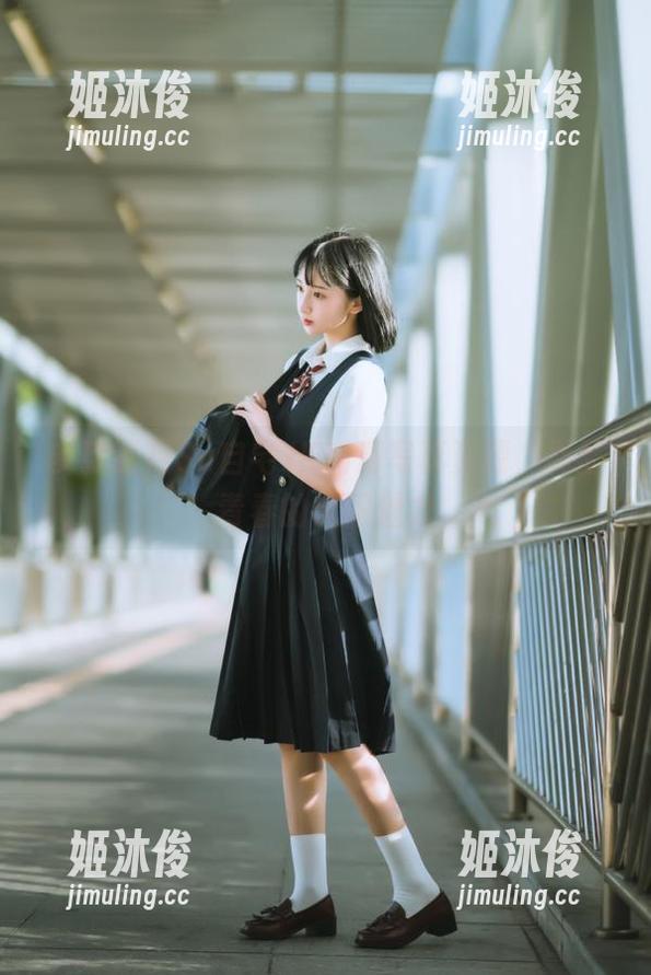 逐月Su 多款逐月Su自宅JK高清写真资源,尽显青春的无限魅力