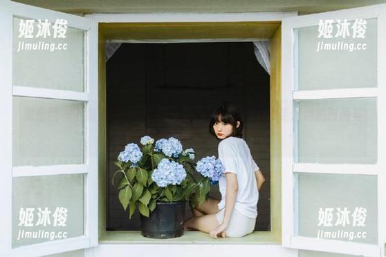 陈妮妮UNI 微密圈 - 下载陈妮妮UNI2023美图珍藏,带你走进她的时尚与生活!