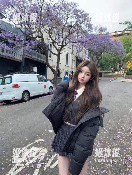 雅拉伊-莉娜 雅拉伊 - 美图盛宴:莉娜厨娘的在线写真,一起感受美味与美丽的碰撞