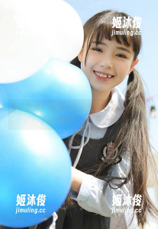 青丘女神-七公主 青丘女神 - 沉浸在七公主的白衬衫作品中,图库展示不一样的美