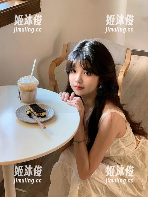 青豆客-大安妮 青豆客 - 大安妮私拍红裙作品,记录生活中的每一丝优雅