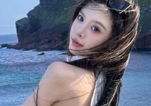 青豆客 – 最新发布：欧阳妮娜娜黑丝写真原图震撼你的视觉体验
