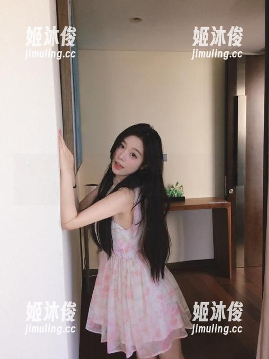 青豆客-雪瑞Lisa 青豆客 - 雪瑞Lisa的白裙私房写真,捕捉她那份清新脱俗的独特魅力!