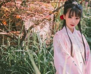享受面饼仙儿在斯卡蒂泳装中呈现的美图，精彩照片展现优雅气质