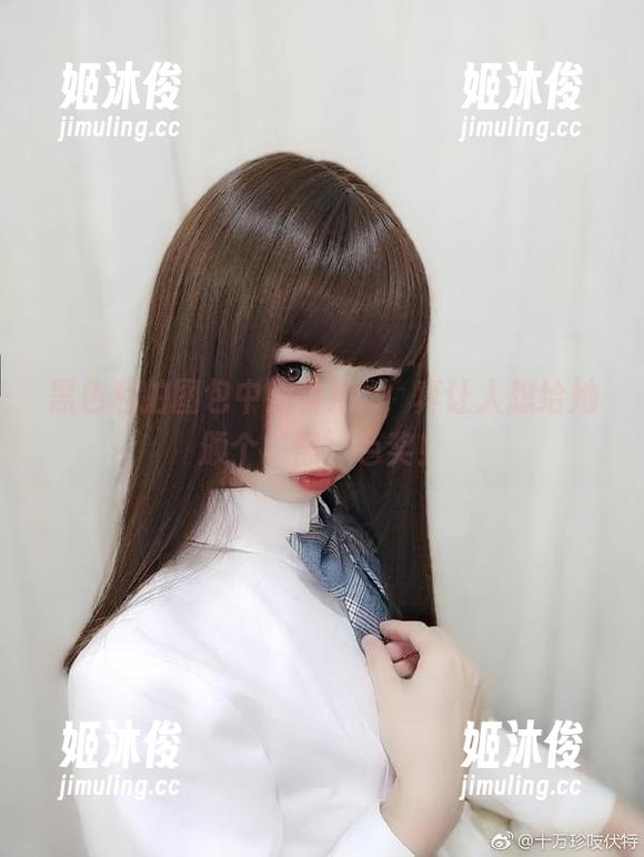 香川澪 黑色私拍图包中的香川澪,真让人想给她颁个‘黑’色奖!