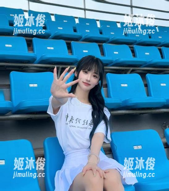 魅瞳meroko 魅瞳meroko的棉袜写真作品集,透过镜头感受她的独特风情