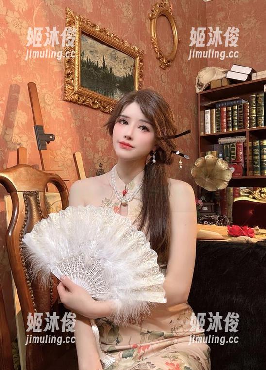 鹿八岁baby 开启“鹿八岁baby”猫耳女仆风格的写真探索,感受每一张照片带来的无尽想象